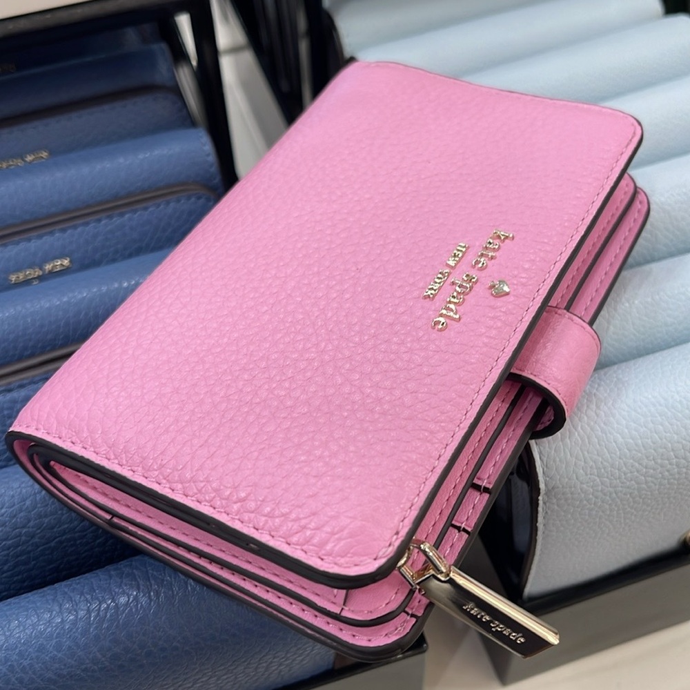 Kate Spade Lena Medium Bifold Wallet
Mandawilla
NWT - Picture 14 of 16